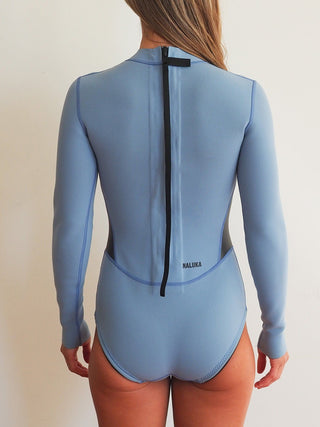 Focus on the back of the light blue springsuit for ladies. Back zip and long sleeve wetsuit.